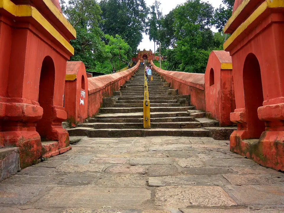 A long stone stairway between red gateways climbing to Hayagriva Madhava Temple, Hajo